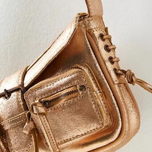 Free People High Speed Crossbody Bag Sling Gold Metallic Leather Adjustable - Picture 5 of 9